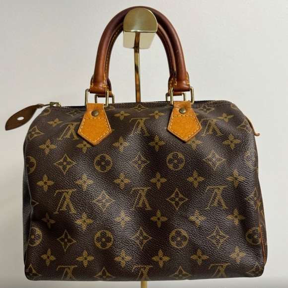 EUC- Louis Vuitton Monogram Canvas Speedy 25 w/ LV bag. - Picture 8 of 9